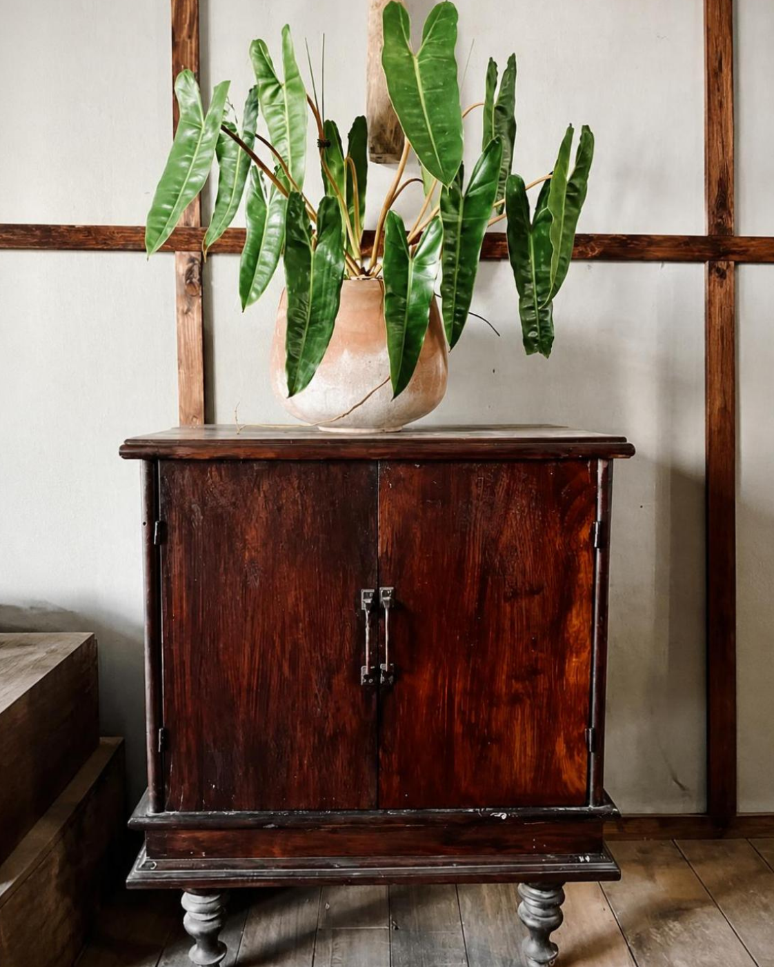 tủ xưa gỗ tự nhiên